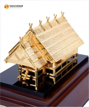 Souvenir Miniatur Rumah Uma Kepulauan Mentawa...